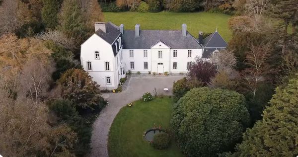 Le château de Frémont  Unique et hors du temps pour une déconnexion assurée !