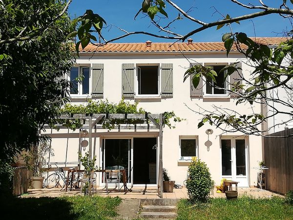 maison familiale parmi les mouettes