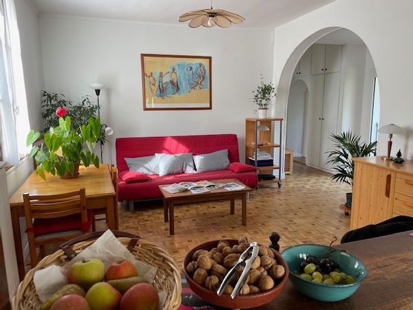 La chambre privée de Marie, dans un appartement calme aux portes de Paris