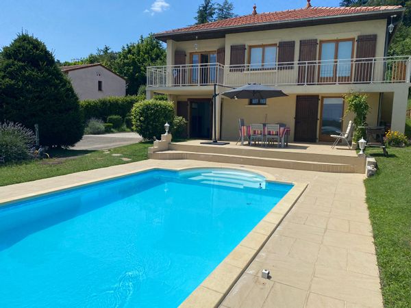 Maison près de Lyon avec piscine et très belle vue