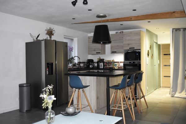 La maison d'Axelle, de Dorian et de leur petit garçon Gabriel à proximité des bords de rance