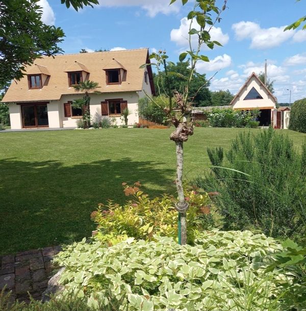 Maison individuelle sur terrain de 2.500m2, avec 4 chambres et 2 salles de bains