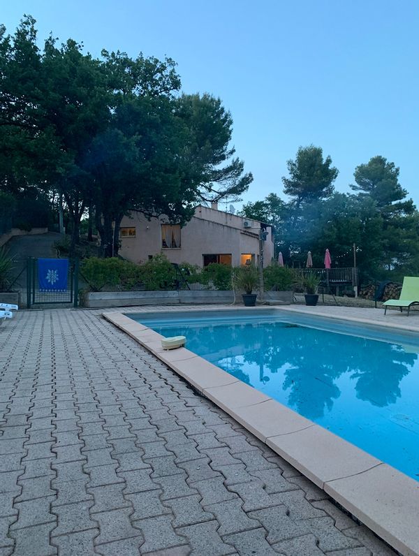 Villa méditerranéenne avec piscine au coeur de la pinède