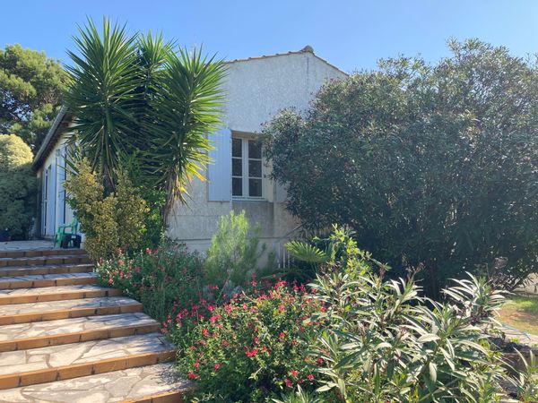 Stunning house with seaview on the Island, 1 min walking distance from beautiful beaches