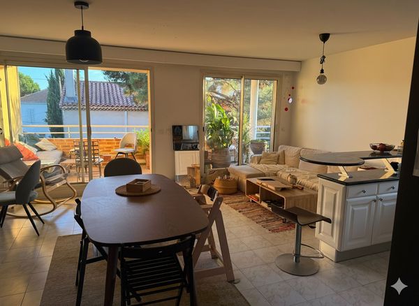 Appartement 75m2 avec grand balcon dans quartier calme de Marseille