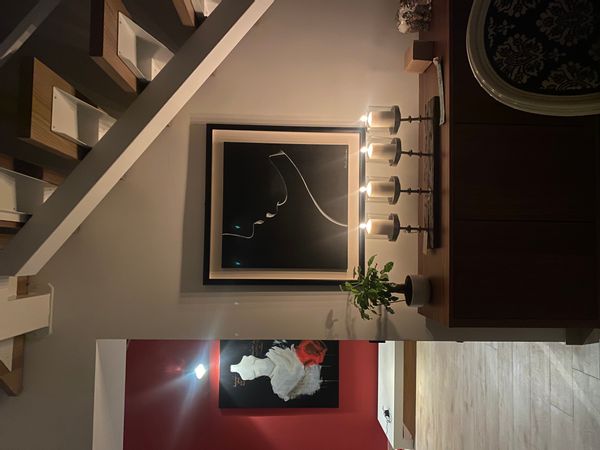 Villa Kri accogliente e luminosa, immersa nel verde a due passi dal lago offre una pace senza tempo