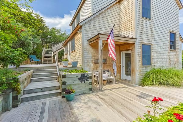 Tree house by the bay