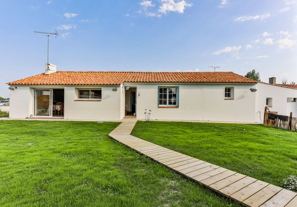 La maison des Marais de Sallertaine au coeur d'un village d'artisans et au bord des marais