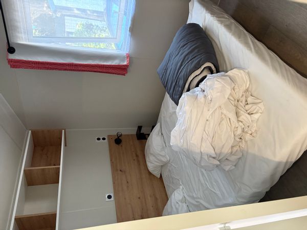 Jolie petite maison décorée avec goût située dans un quartier calme de Caen.  Tout est à proximité.