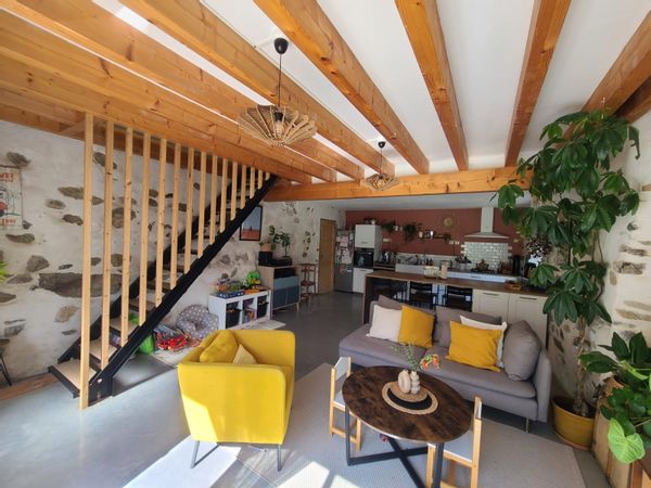 Grande maison au coeur d un petit village du Trièves