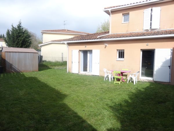 Maison avec jardin 2 chambres 4 personnes à 10km de Bordeaux-centre (proche tramway)