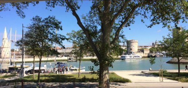 Bel appartement avec une vie exceptionnelle du port et tours de La Rochelle