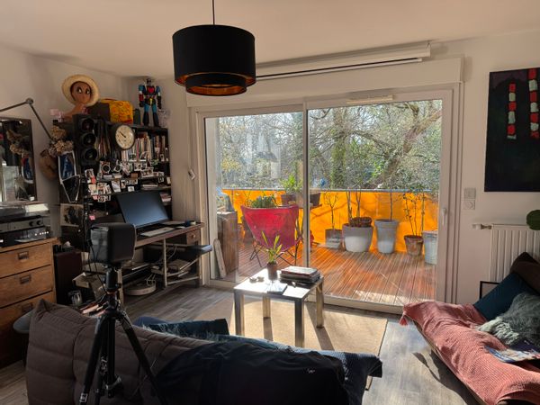 Les portes de la ville au bord de l’eau dans un cadre verdoyant