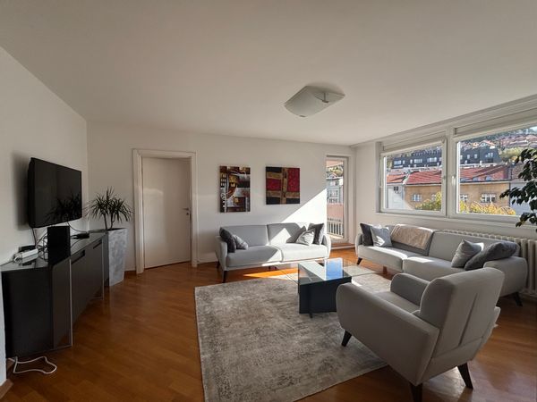 Appartement très lumineux composé d’une grande pièce à vivre et de deux chambres.