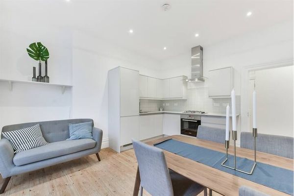 “Elegant 4-Bedroom Apartment in the Heart of Holborn”
