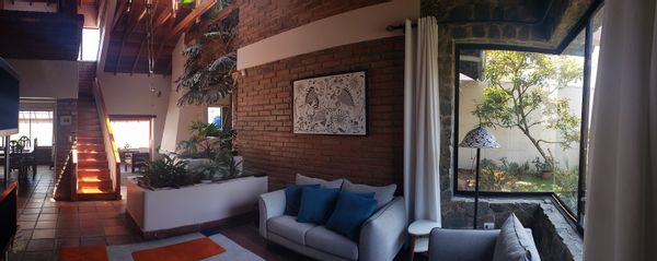 "Flowing space" with 2-story open LR, faces pocket park. Walk, bus, tram to World Heritage District.