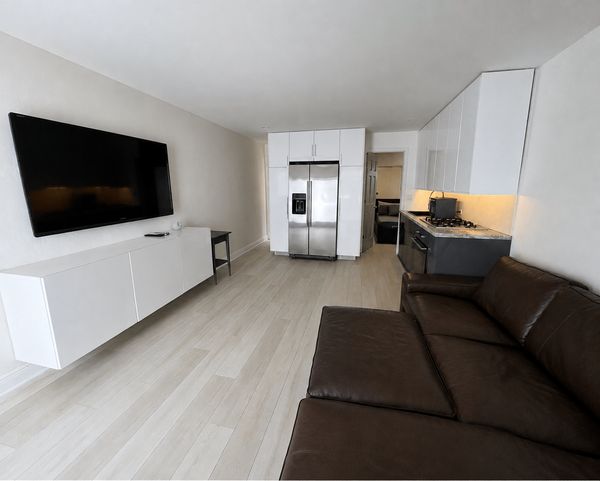 Miami Beach Condo 300 ft to the Ocean with Parking-Renovated 1 bedroom