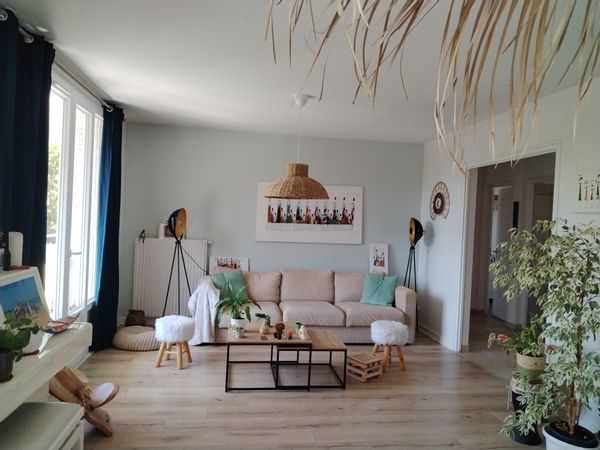 Appartement  de Carine dans une résidence calme et sécurisée, parc très arboré proche stade et Lyon