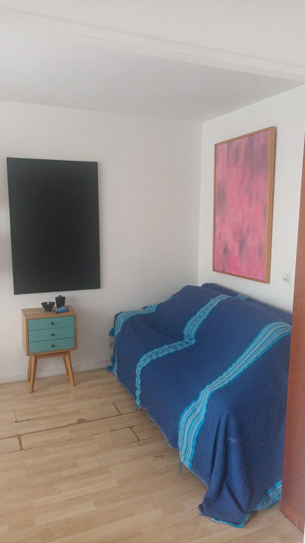 Grande chambre dans appartement vaste situé dans un immeuble calme d'un quartier très agréable