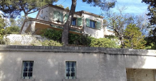La Malinière, charmante villa méridionale située entre pins et méditerranée