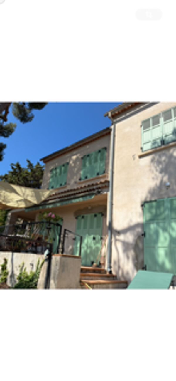 La Malinière, charmante villa méridionale située entre pins et méditerranée