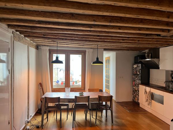 L’appartement est un cocon qui donne l’impression d’être à la campagne en plein cœur de Paris.