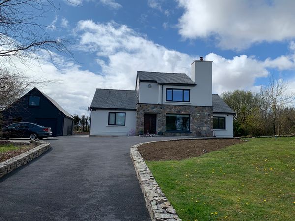 Modern and spacious 4 bed family home located in moycullen village close to vibrant Galway city