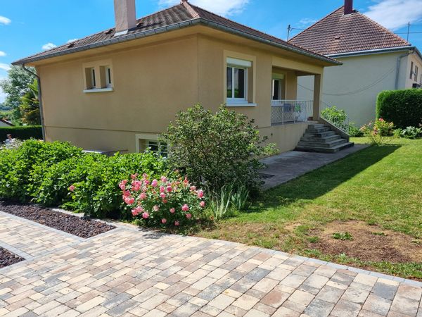 Maison familiale accueillante à Mercey-le-Grand – 4 chambres, jardin fleuri, ambiance cocooning