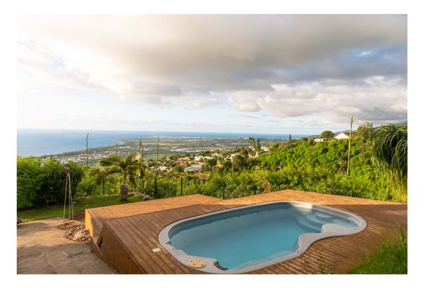 Maison avec une vue exceptionnelle sur l'océan indien. sans aucun vis à vis et un calme incroyable.