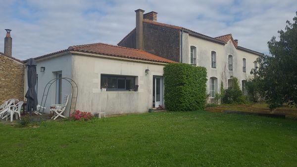 Maison spacieuse au coeur d'un village