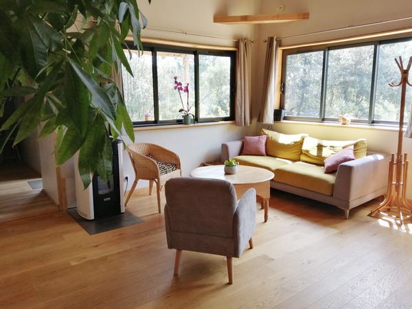 Notre maison en bois au coeur des Cévennes jouit d'un panorama à 360° sur les montagnes alentour.