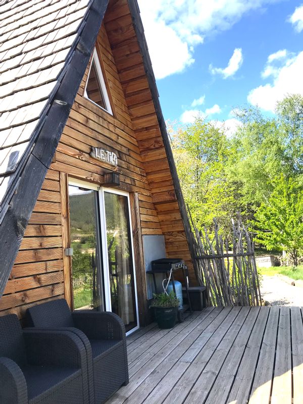 Chalet en bois avec vue magnifique sur les Cévennes