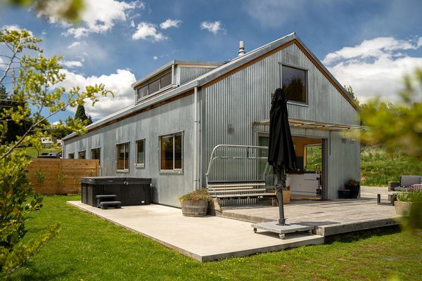 Mountain View Barn with Spa