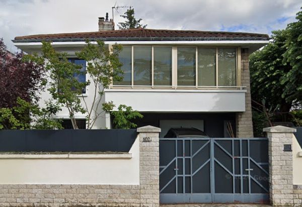 Maison calme à proximité de Lyon. Surfaces très larges pour une maison en ville.