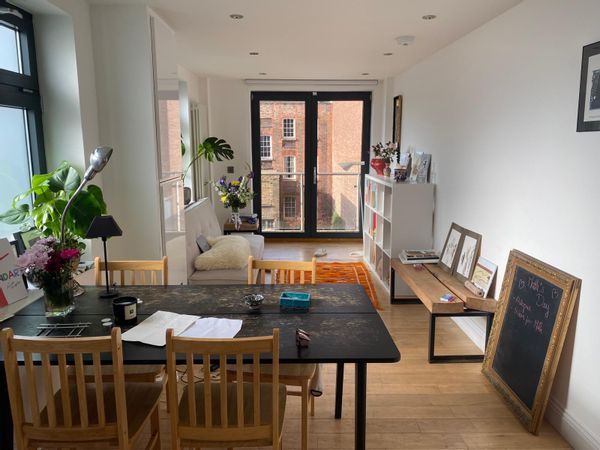 Bright and modern two-bedroom apartment located in the heart of Shoreditch/Hackney.