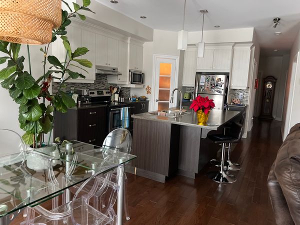 Appartement 2 chambres avec vue magnifique au coeur d un village où tout est à proximité!