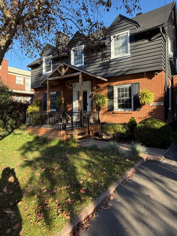 Maison sur principale Lachute