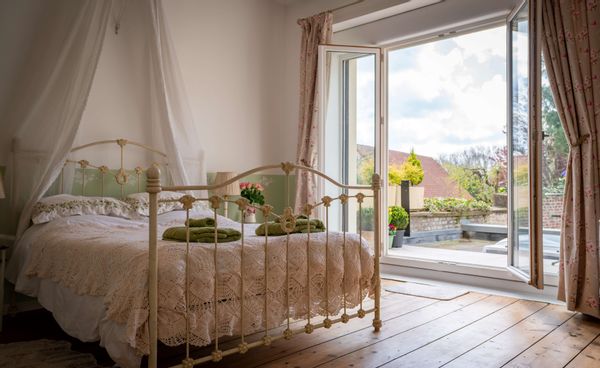 La maison de Bernie au pied de la cathédrale