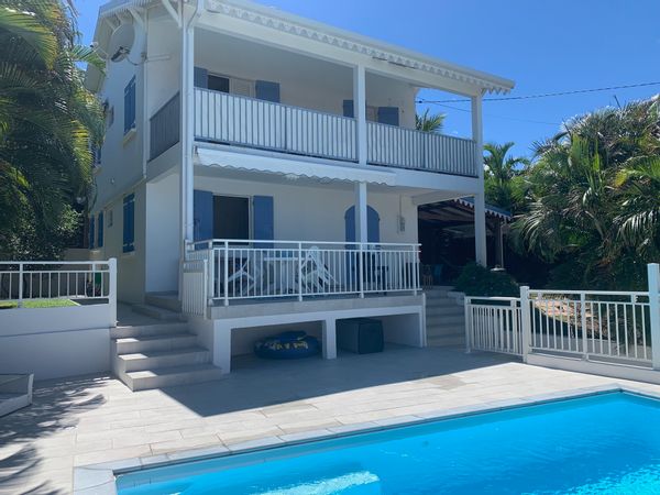 La maison est à 5 minutes en voiture de l'un des meilleurs spots de kite surf de la Martinique.