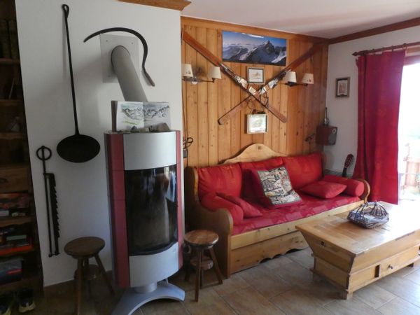 Petit refuge montagnard face aux pistes à Serre Chevalier pour 4 ou 6 p. Piscine , sauna, hamman.