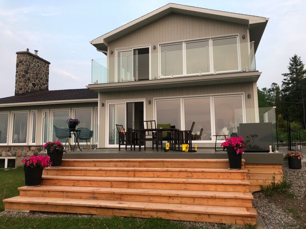 Charmante et confortable avec rangement.