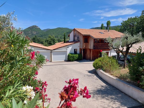 Les Esperides, maison/chalet charmante et cosy, totalement équipée pour un confort et un repos total