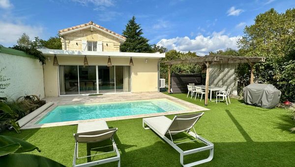 Maison en pierre typique bordelaise avec piscine privée