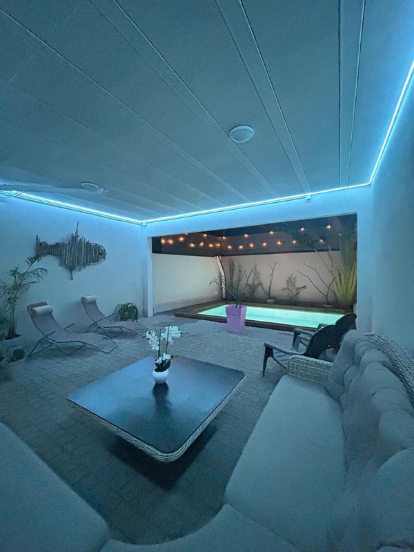 Kaz ô bord de mer - cosy, confortable avec piscine, à 2 pas de la plage, du front mer et commerces.