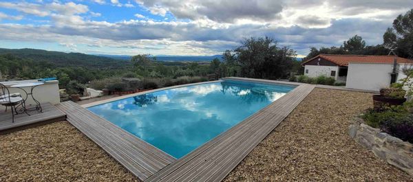 Confortable gîte en pleine nature avec vue panoramique et piscine à 2 pas de Minerve