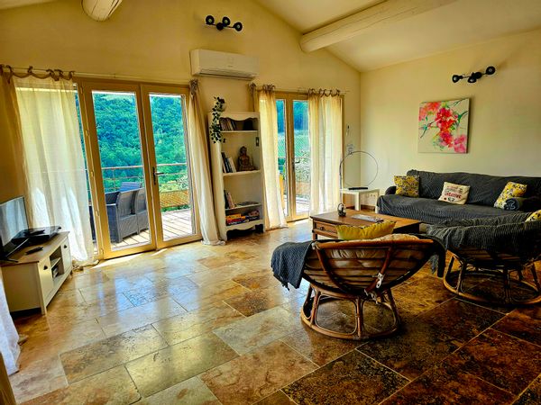 La Castellane, vue unique sur le Luberon