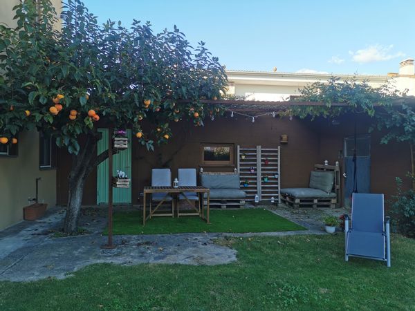 La maison se trouve dans un village calme et bien placé: près de Girona, Costa Brava et Barcelone