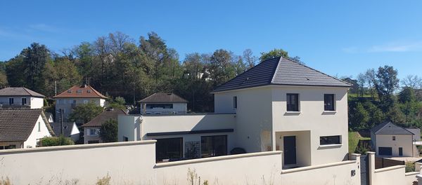 Maison familiale moderne avec piscine, poêle et jardin - Brive, au cœur de la Corrèze (Dordogne/Lot)