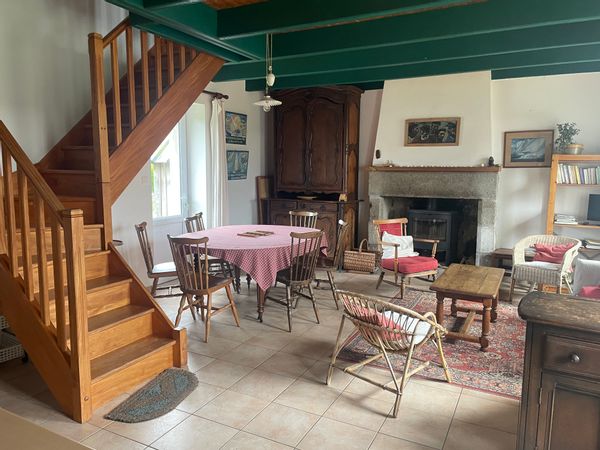 Maison de charme au bord de l'eau, grand jardin calme. Maison où l'on se sent bien, prenez en soin !