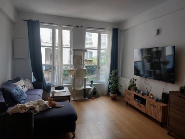 We have 2 bedrooms with a double bed. If needed, we have the sofa in the living room.